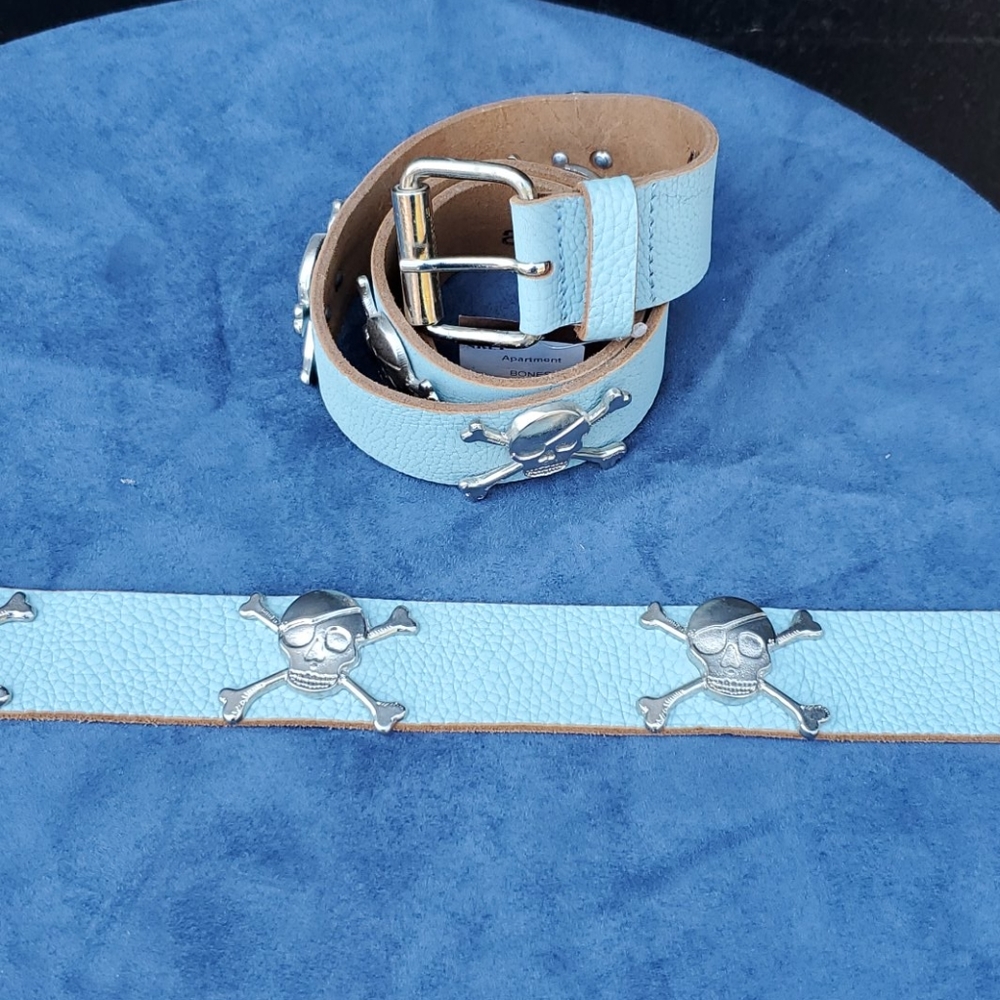 Apartment, Bones, blue leather belt